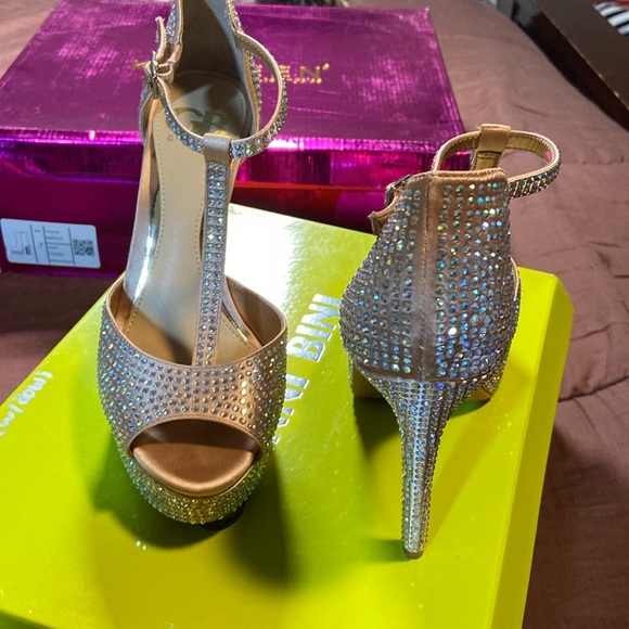Platform Peep-Toe Sparkly Heels.  Gianni Bini Brand. EUC - Picture 14 of 16
